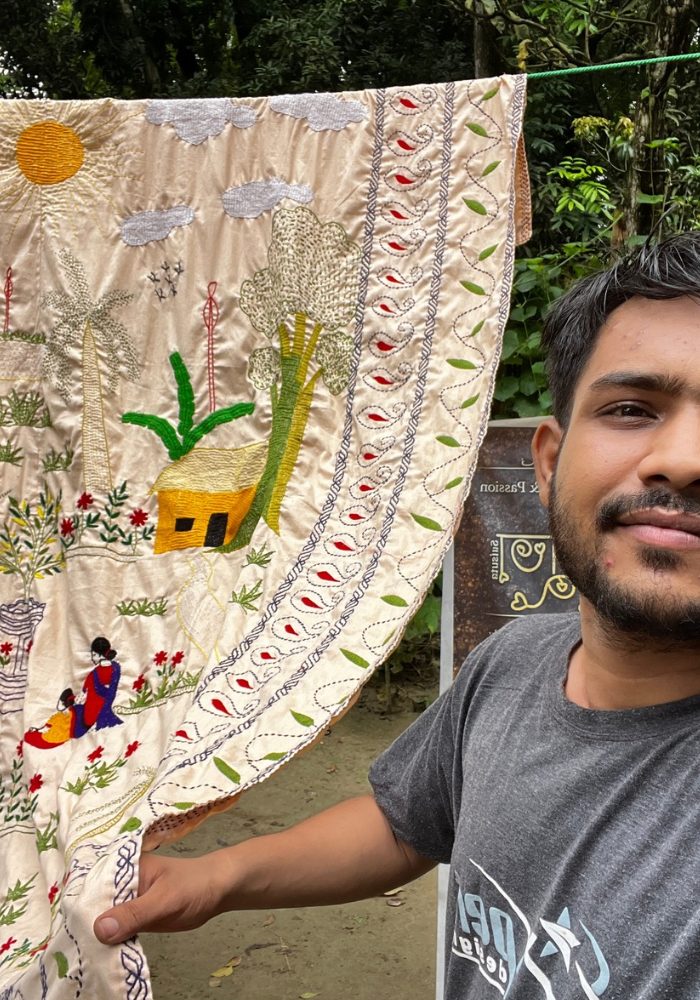 Suisuta Handmade R4-003 | Premium Village Scene Handmade Nakshi Kantha – Booking Offer - Image 4