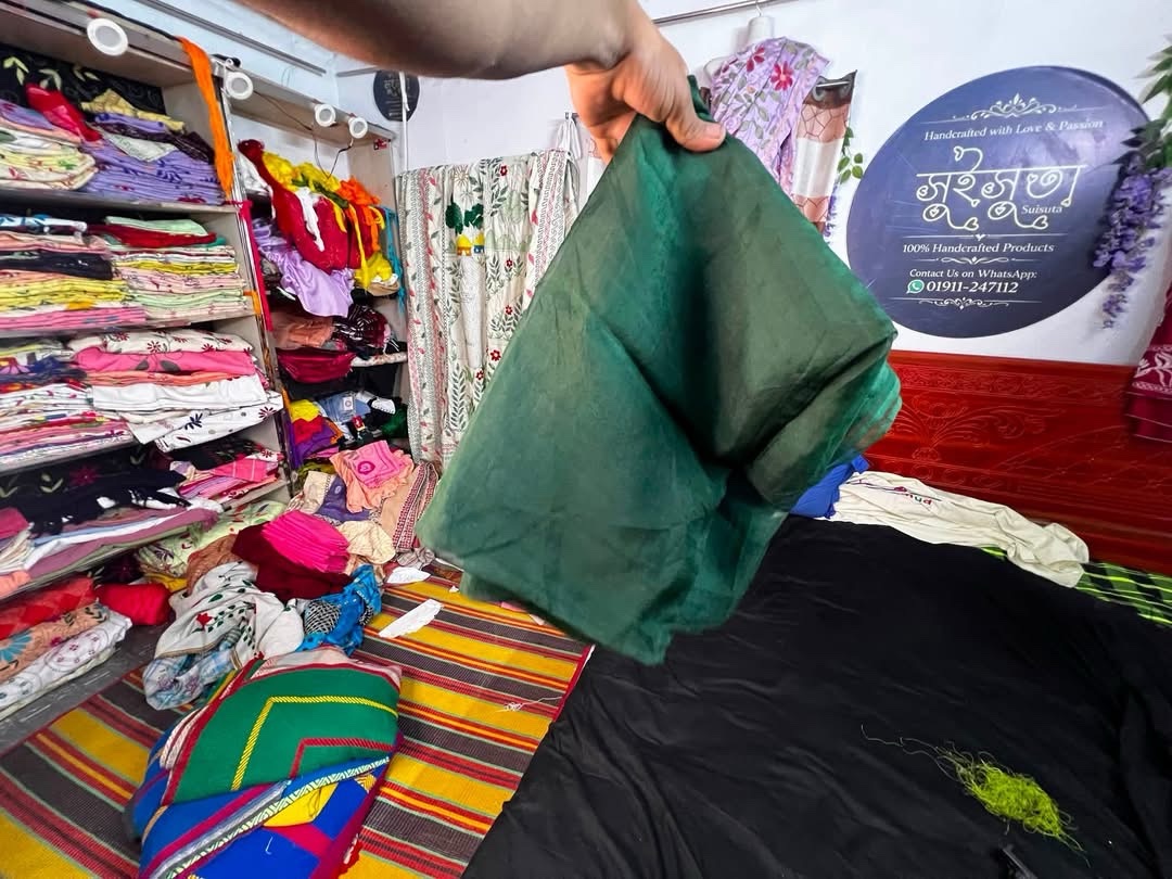 One-of-One Heritage Handmade Muslin Saree - Image 3